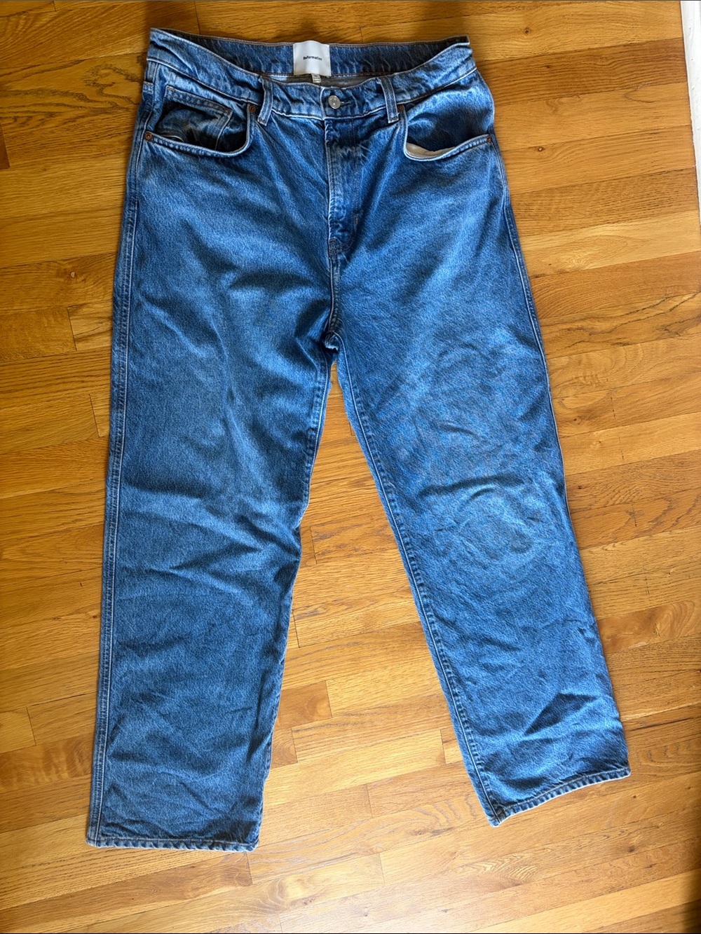 Reformation Val 90s
Mid-Rise Straight-Leg